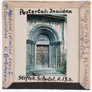 Vorschaubild Innichen: Stiftskirche, Portal (Foto 1944) 